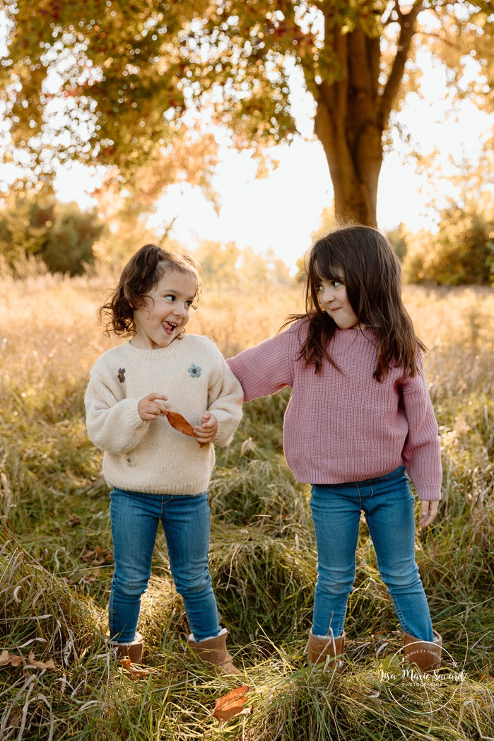 Fall family photos. Colorful fall family session. Mini séance d'automne à Montréal. Photos de famille en automne à Montréal. Montreal fall mini session. Montreal fall family photos.