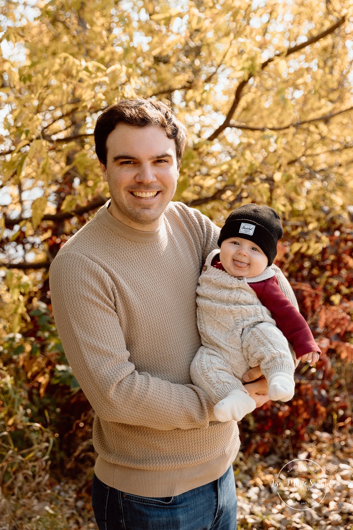 Fall family photos. Colorful fall family session. Mini séance d'automne à Montréal. Photos de famille en automne à Montréal. Montreal fall mini session. Montreal fall family photos.