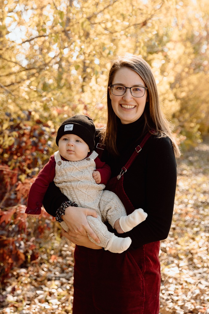 Fall family photos. Colorful fall family session. Mini séance d'automne à Montréal. Photos de famille en automne à Montréal. Montreal fall mini session. Montreal fall family photos.