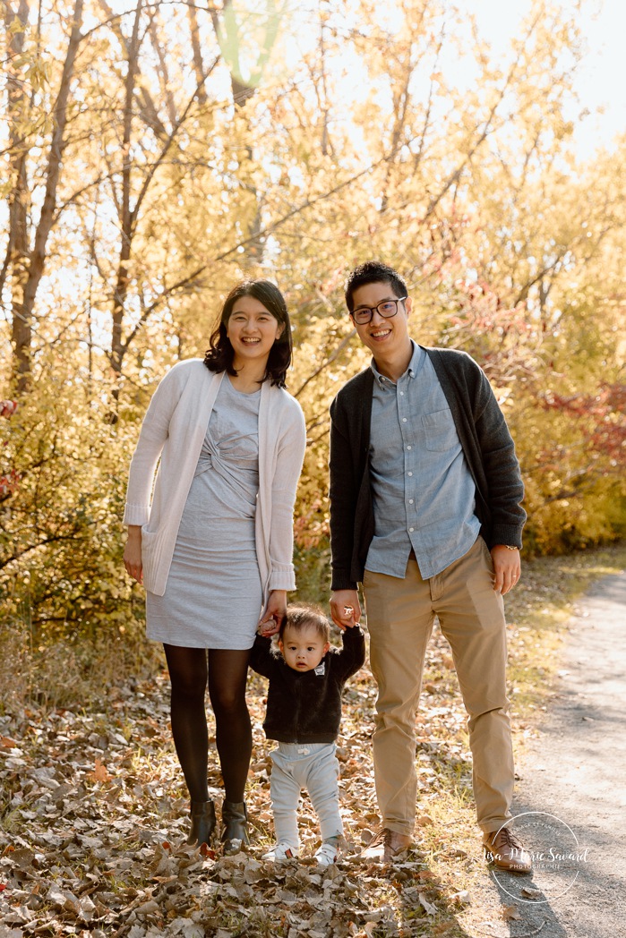 Fall family photos. Colorful fall family session. Mini séance d'automne à Montréal. Photos de famille en automne à Montréal. Montreal fall mini session. Montreal fall family photos.