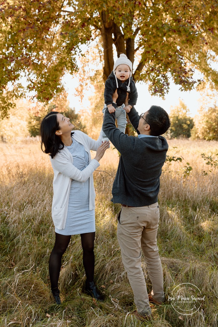 Fall family photos. Colorful fall family session. Mini séance d'automne à Montréal. Photos de famille en automne à Montréal. Montreal fall mini session. Montreal fall family photos.