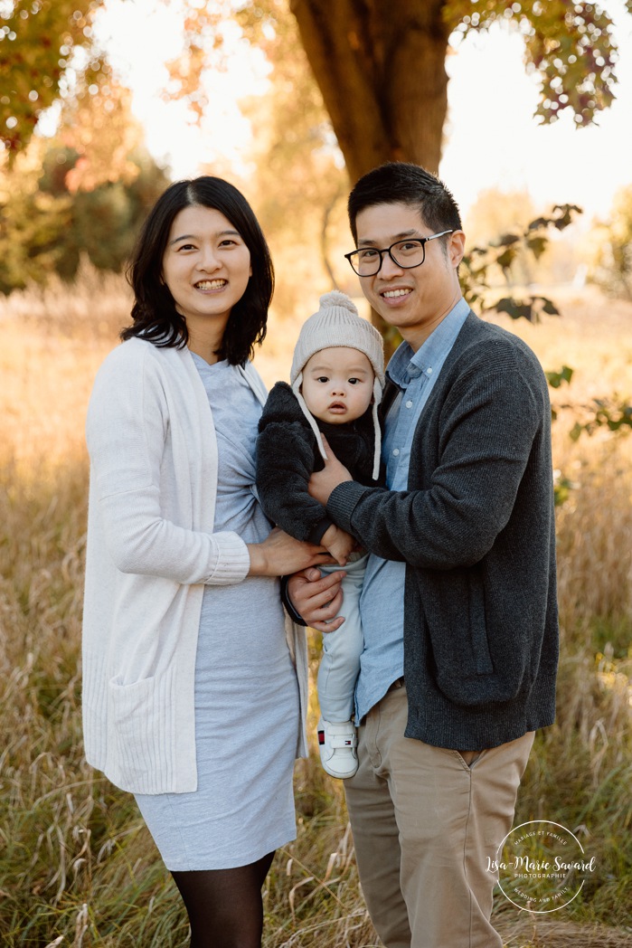 Fall family photos. Colorful fall family session. Mini séance d'automne à Montréal. Photos de famille en automne à Montréal. Montreal fall mini session. Montreal fall family photos.