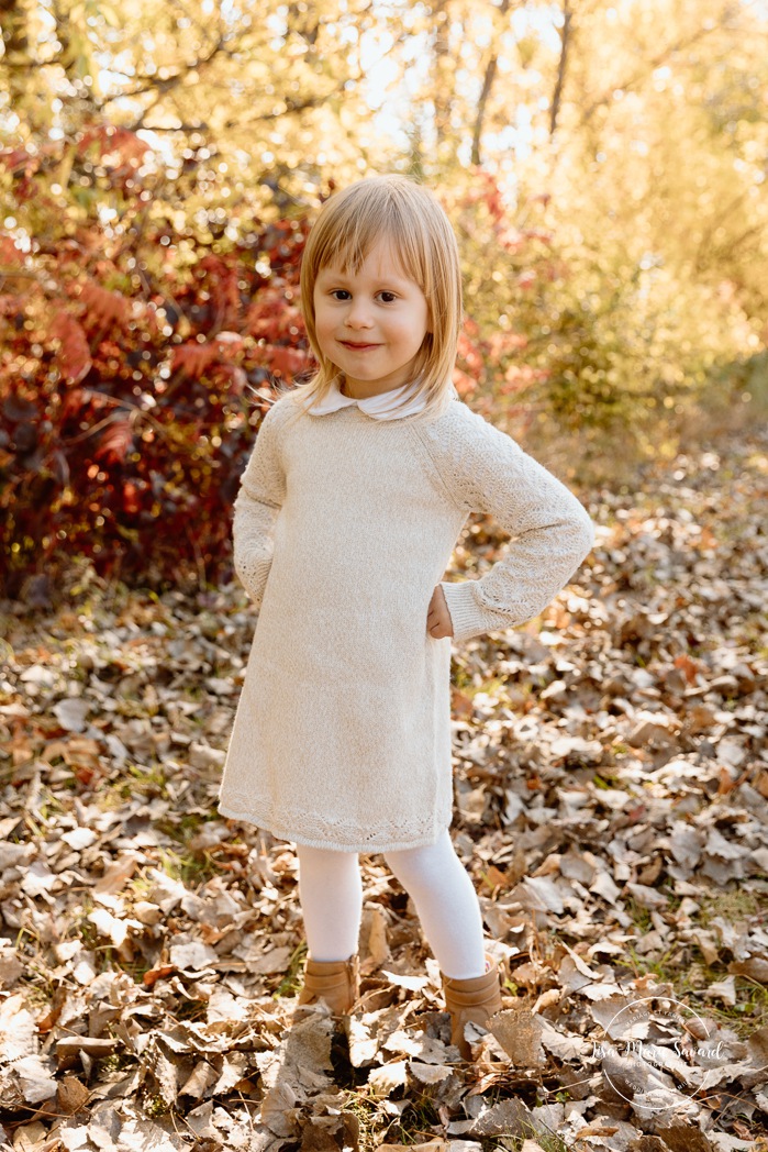 Fall family photos. Colorful fall family session. Mini séance d'automne à Montréal. Photos de famille en automne à Montréal. Montreal fall mini session. Montreal fall family photos.