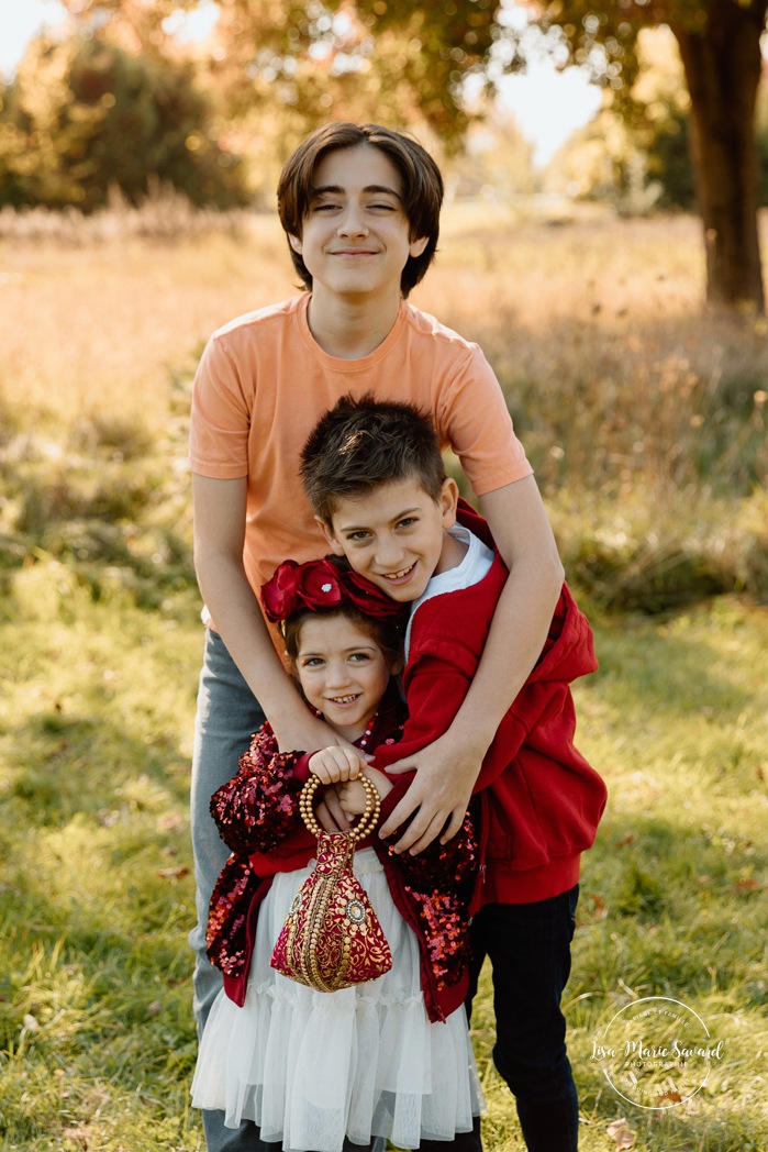 Fall family photos. Colorful fall family session. Mini séance d'automne à Montréal. Photos de famille en automne à Montréal. Montreal fall mini session. Montreal fall family photos.