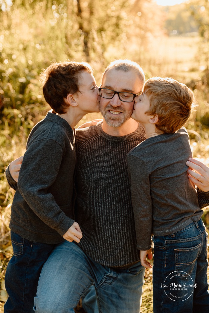 Fall family photos. Colorful fall family session. Mini séance d'automne à Montréal. Photos de famille en automne à Montréal. Montreal fall mini session. Montreal fall family photos.