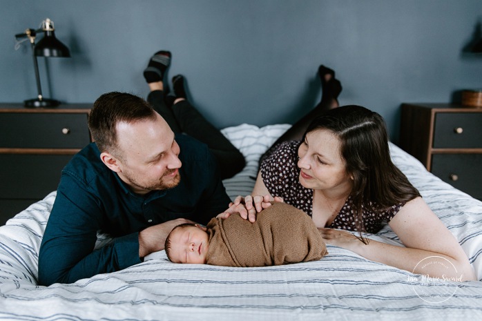 Photographe de nouveau-né à Montréal. Séance photo nouveau-né Montréal. Photos bébé naissant Montréal. Montreal newborn photographer. Montreal newborn photoshoot. Montreal baby photos.