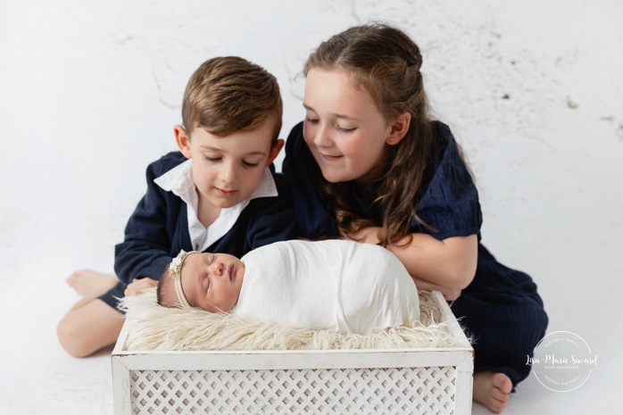 Photographe de nouveau-né à Montréal. Séance photo nouveau-né Montréal. Photos bébé naissant Montréal. Montreal newborn photographer. Montreal newborn photoshoot. Montreal baby photos.