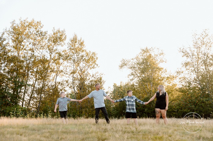 Photographe de famille à Montréal. Séance photo famille Montréal. Photos d'enfants Montréal. Montreal family photographer. Montreal family photoshoot. Montreal family photos.