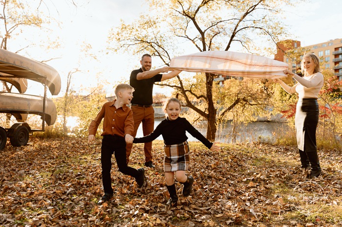 Photographe de famille à Montréal. Séance photo famille Montréal. Photos d'enfants Montréal. Montreal family photographer. Montreal family photoshoot. Montreal family photos.