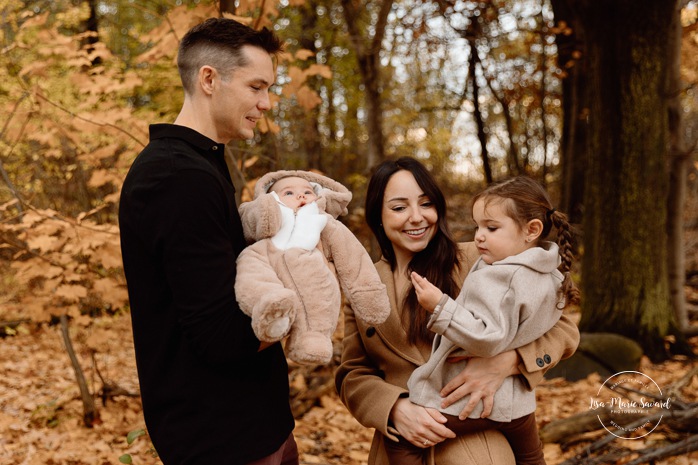 Photographe de famille à Montréal. Séance photo famille Montréal. Photos d'enfants Montréal. Montreal family photographer. Montreal family photoshoot. Montreal family photos.