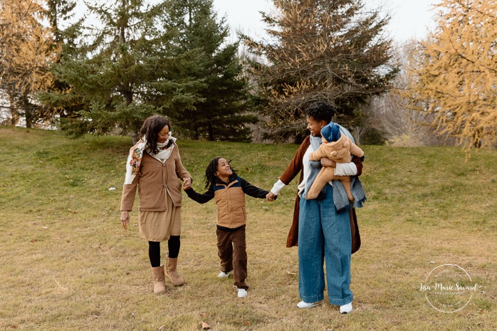 Photographe de famille à Montréal. Séance photo famille Montréal. Photos d'enfants Montréal. Montreal family photographer. Montreal family photoshoot. Montreal family photos.