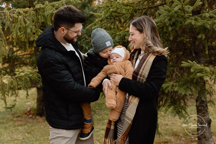 Photographe de famille à Montréal. Séance photo famille Montréal. Photos d'enfants Montréal. Montreal family photographer. Montreal family photoshoot. Montreal family photos.