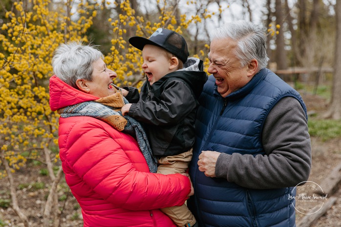 Photographe de famille à Montréal. Séance photo famille Montréal. Photos d'enfants Montréal. Montreal family photographer. Montreal family photoshoot. Montreal family photos.