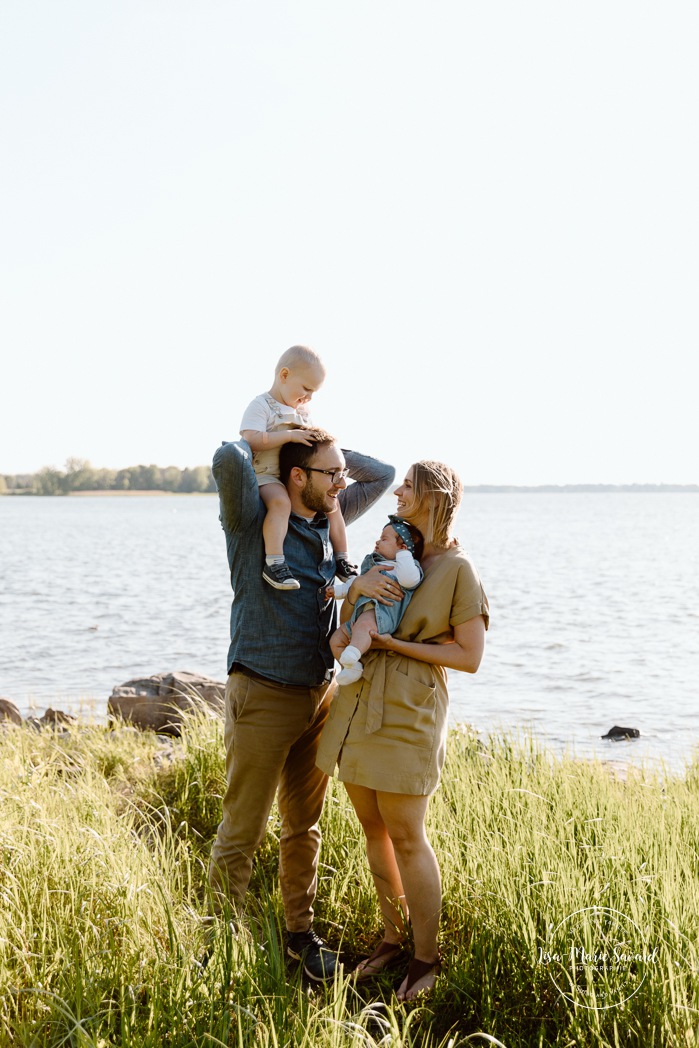 Photographe de famille à Montréal. Séance photo famille Montréal. Photos d'enfants Montréal. Montreal family photographer. Montreal family photoshoot. Montreal family photos.