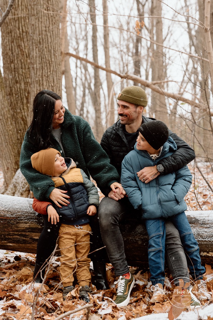 Photographe de famille à Montréal. Séance photo famille Montréal. Photos d'enfants Montréal. Montreal family photographer. Montreal family photoshoot. Montreal family photos.