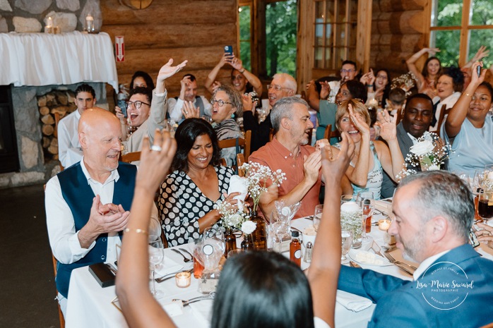 Sugar shack wedding photos. Sugar shack wedding reception. Mariage dans une cabane à sucre. Mariage au Baluchon Éco-Villégiature. Auberge Le Baluchon. Photographe mariage Trois-Rivières.