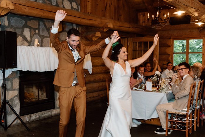 Sugar shack wedding photos. Sugar shack wedding reception. Mariage dans une cabane à sucre. Mariage au Baluchon Éco-Villégiature. Auberge Le Baluchon. Photographe mariage Trois-Rivières.