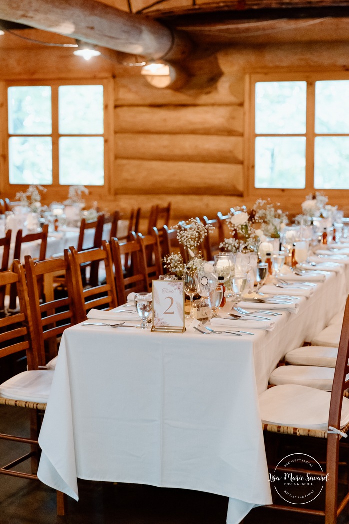 Sugar shack wedding photos. Sugar shack wedding reception. Mariage dans une cabane à sucre. Mariage au Baluchon Éco-Villégiature. Auberge Le Baluchon. Photographe mariage Trois-Rivières.