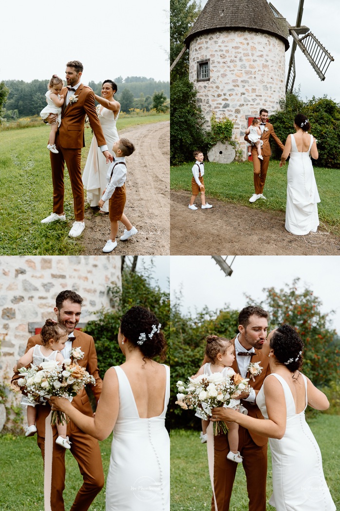 Wedding first look with children. Wedding windmill photos. Mariage au Baluchon Éco-Villégiature. Auberge Le Baluchon. Photographe mariage Trois-Rivières.