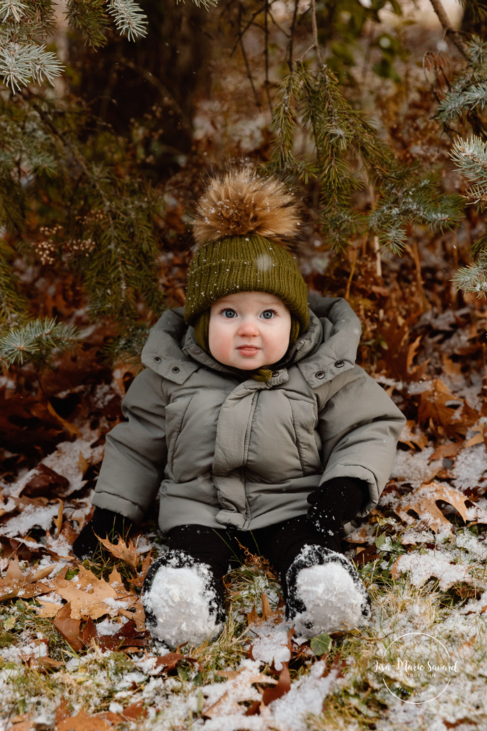 Outdoor Christmas mini sessions. Christmas tree farm mini sessions. Snowy family photos. Mini séances des Fêtes 2024. Mini séances dans la neige à Montréal. Montreal Holiday mini sessions.