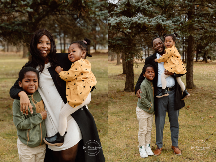 Outdoor Christmas mini sessions. Christmas tree farm mini sessions. Black family photos. African American family photos. Mini séances des Fêtes 2024. Mini séances dans la neige à Montréal. Montreal Holiday mini sessions.