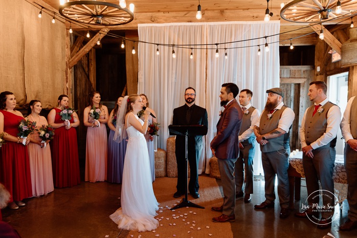 Sugar shack wedding. Mariage dans une cabane à sucre. Mariage automnal à Montréal. Montreal fall wedding photos.