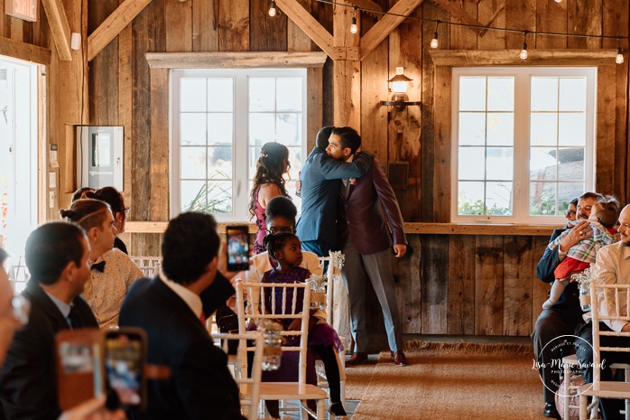 Sugar shack wedding. Mariage dans une cabane à sucre. Mariage automnal à Montréal. Montreal fall wedding photos.