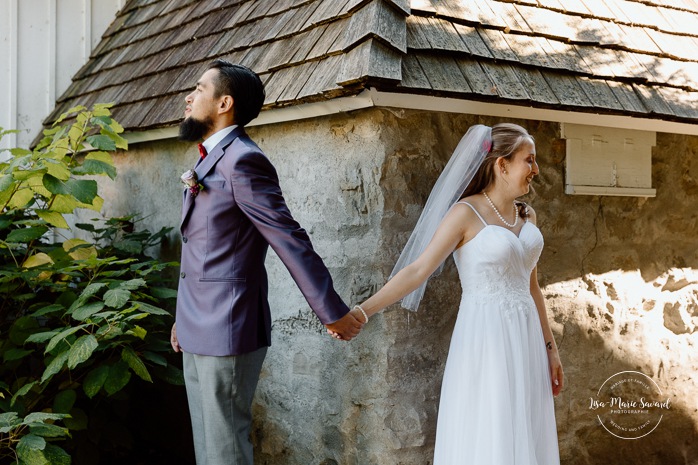 Wedding first look alternative. Wedding first touch. First look without seeing each other. Mariage automnal à Montréal. Montreal fall wedding photos. Mariage Hôtel Le Rivage Maison de l'Enclos.