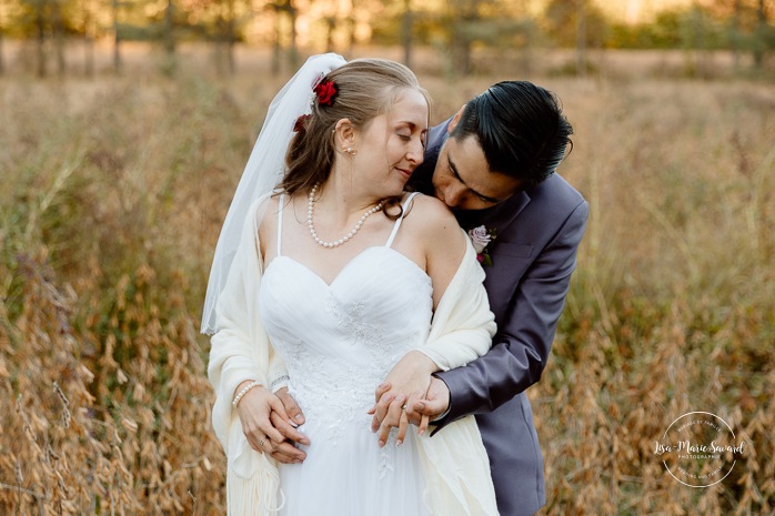 Fall forest wedding photos. Fall wedding photos. Mariage automnal à Montréal. Montreal fall wedding photos. Mariage Cabane à Sucre Constantin. Sugar shack wedding.