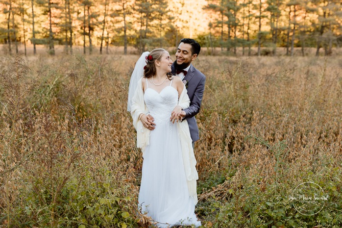 Fall forest wedding photos. Fall wedding photos. Mariage automnal à Montréal. Montreal fall wedding photos. Mariage Cabane à Sucre Constantin. Sugar shack wedding.