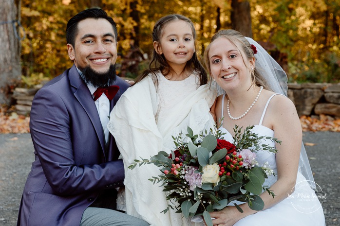 Fall wedding family photos. Fall wedding photos. Mariage automnal à Montréal. Montreal fall wedding photos. Mariage Cabane à Sucre Constantin. Sugar shack wedding.