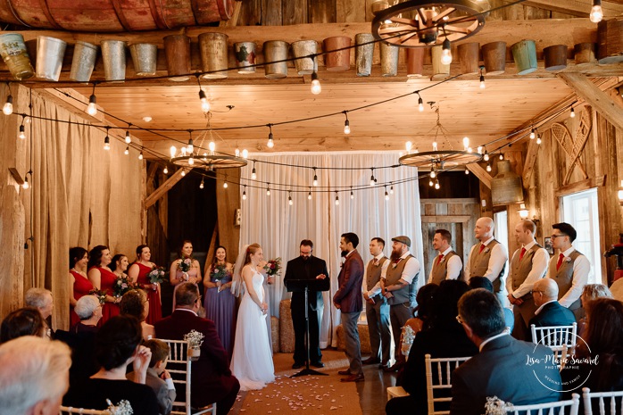 Sugar shack wedding. Mariage dans une cabane à sucre. Mariage automnal à Montréal. Montreal fall wedding photos.