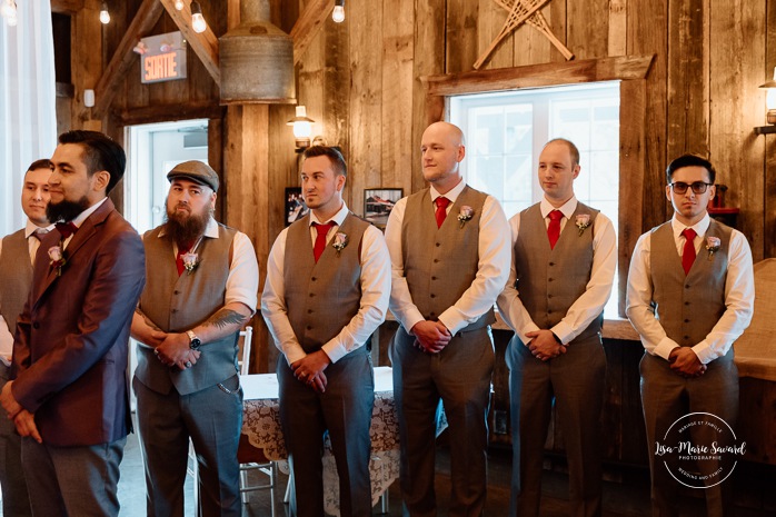 Sugar shack wedding. Mariage dans une cabane à sucre. Mariage automnal à Montréal. Montreal fall wedding photos.