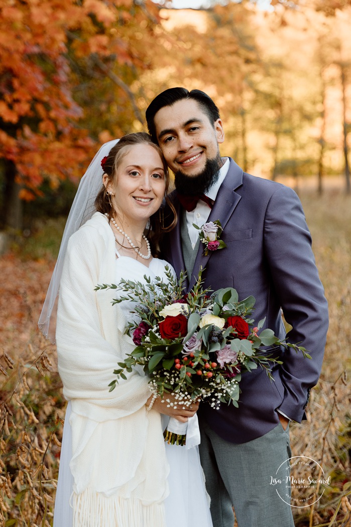 Fall forest wedding photos. Fall wedding photos. Mariage automnal à Montréal. Montreal fall wedding photos. Mariage Cabane à Sucre Constantin. Sugar shack wedding.