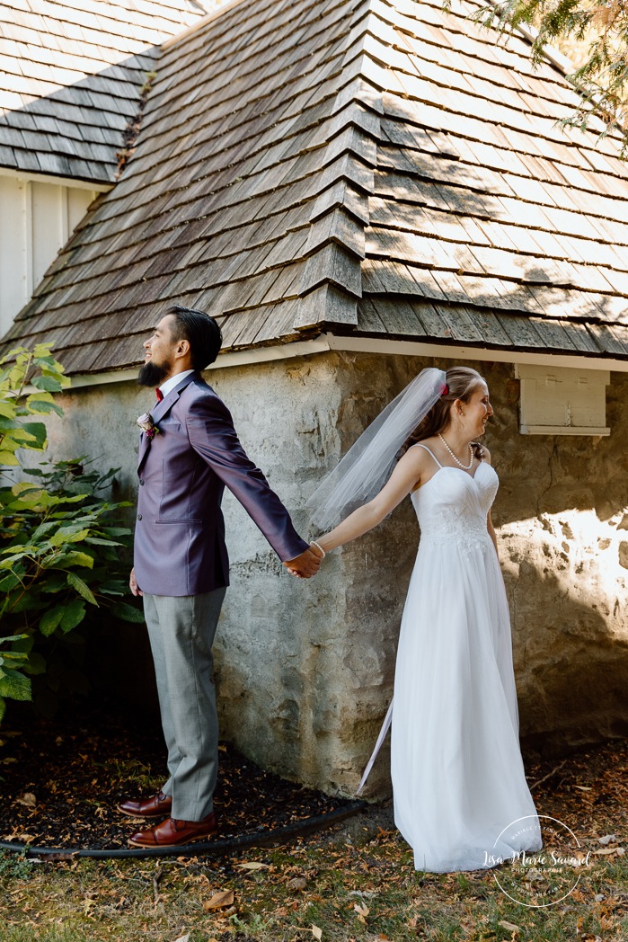 Wedding first look alternative. Wedding first touch. First look without seeing each other. Mariage automnal à Montréal. Montreal fall wedding photos. Mariage Hôtel Le Rivage Maison de l'Enclos.