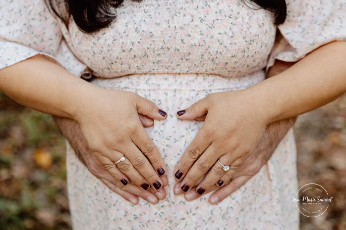 Forest maternity photos. Woodland maternity photos. Photographe dans le West Island. West Island photographer. Séance maternité au Cap-Saint-Jacques. Cap-St-Jacques maternity session.