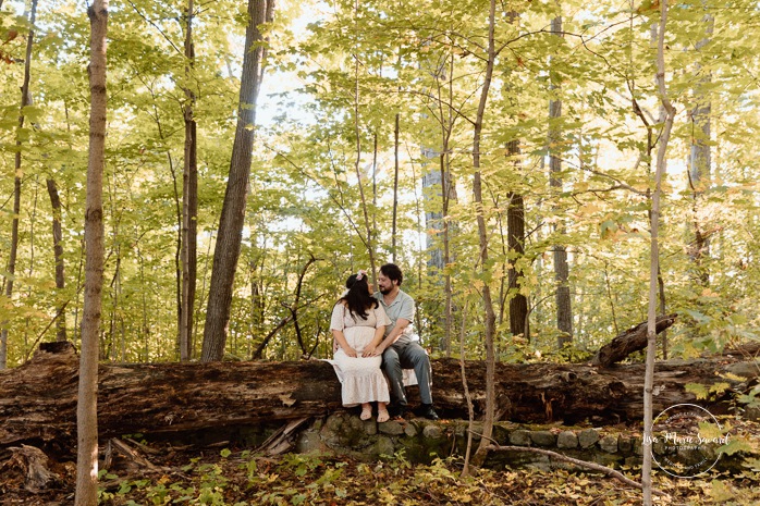 Forest maternity photos. Woodland maternity photos. Photographe dans le West Island. West Island photographer. Séance maternité au Cap-Saint-Jacques. Cap-St-Jacques maternity session.