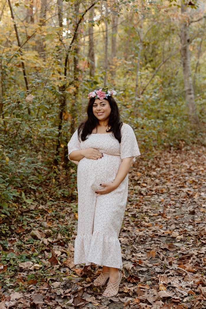 Forest maternity photos. Woodland maternity photos. Photographe dans le West Island. West Island photographer. Séance maternité au Cap-Saint-Jacques. Cap-St-Jacques maternity session.