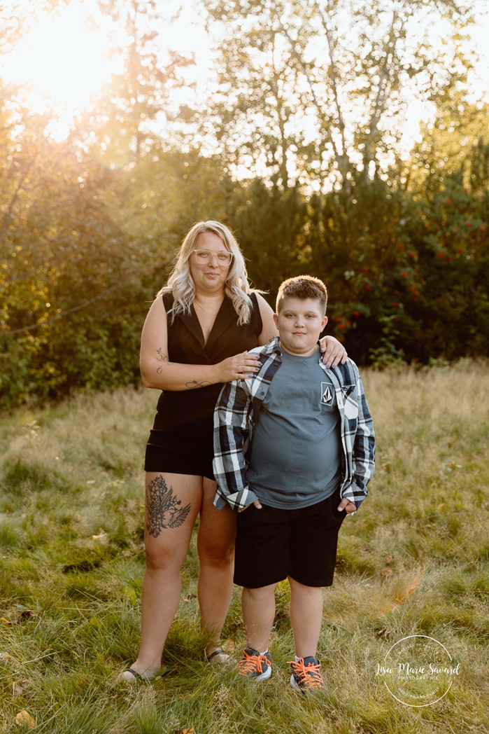 Family photos with tweens. Family photos with pre-teens. Family photos with older children. Photos de famille avec pré-adolescents. Photographe de famille à Montréal. Montreal family photographer.