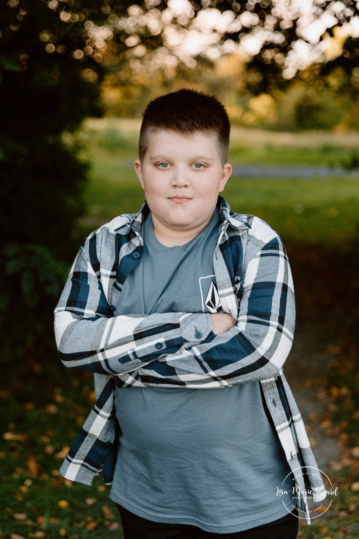 Family photos with tweens. Family photos with pre-teens. Family photos with older children. Photos de famille avec pré-adolescents. Photographe de famille à Montréal. Montreal family photographer.