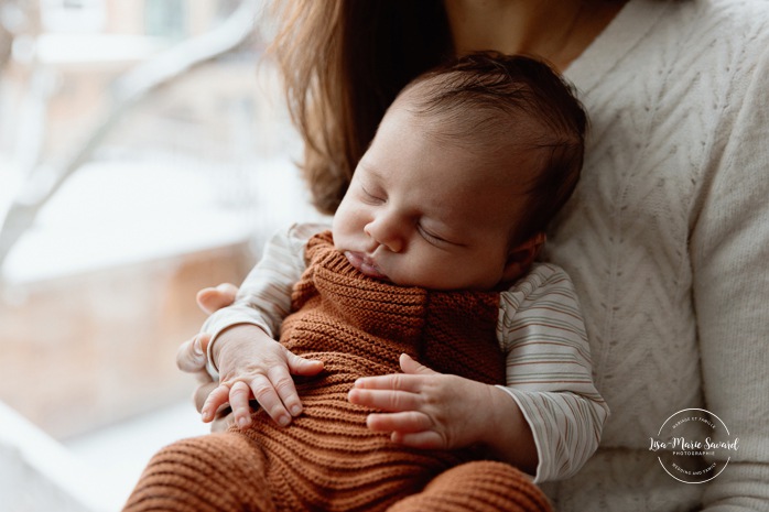 In-home newborn session. Lifestyle newborn photos. Photographe dans Rosemont-La-Petite-Patrie. Séance nouveau-né à domicile à Montréal. Montreal lifestyle newborn session.