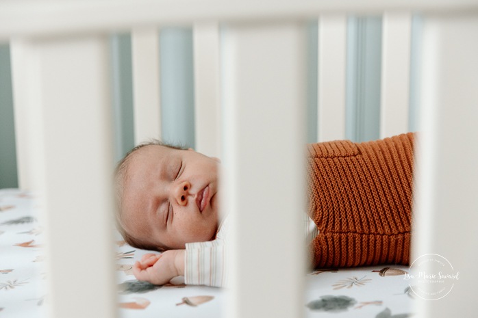 In-home newborn session. Lifestyle newborn photos. Photographe dans Rosemont-La-Petite-Patrie. Séance nouveau-né à domicile à Montréal. Montreal lifestyle newborn session.