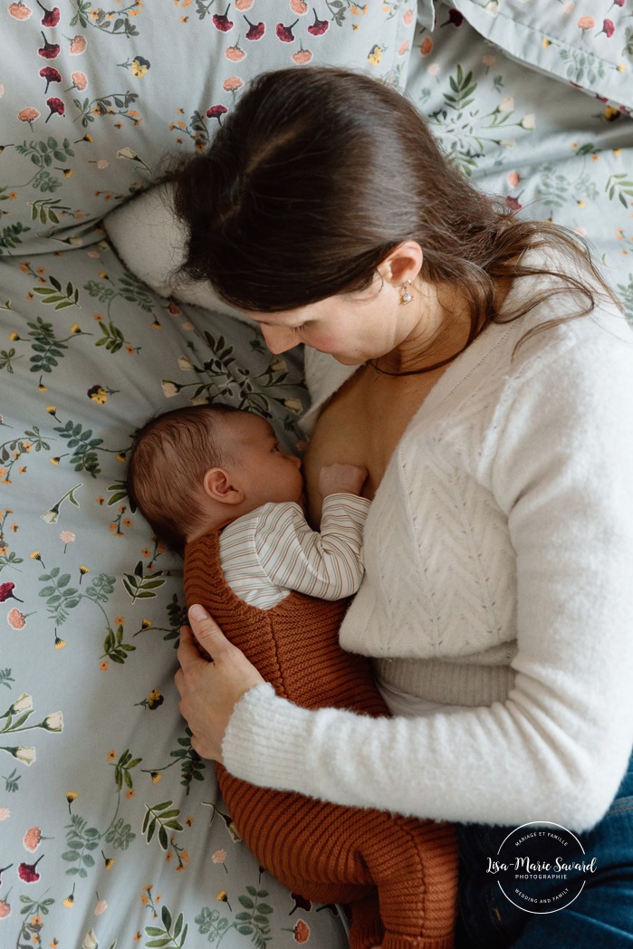 In-home newborn session. Lifestyle newborn photos. Photographe dans Rosemont-La-Petite-Patrie. Séance nouveau-né à domicile à Montréal. Montreal lifestyle newborn session.