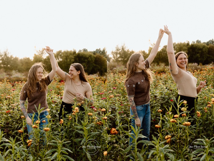 Flower field engagement photos. Same sex engagement photos. Two women engagement photos. Lesbian engagement photos. Séance photo à la Ferme Marineau. Photographe à Laval. Photographe LGBTQ+ à Montréal. Marineau Farm photoshoot. Laval photographer. Montreal LGBTQ+ friendly photographer.