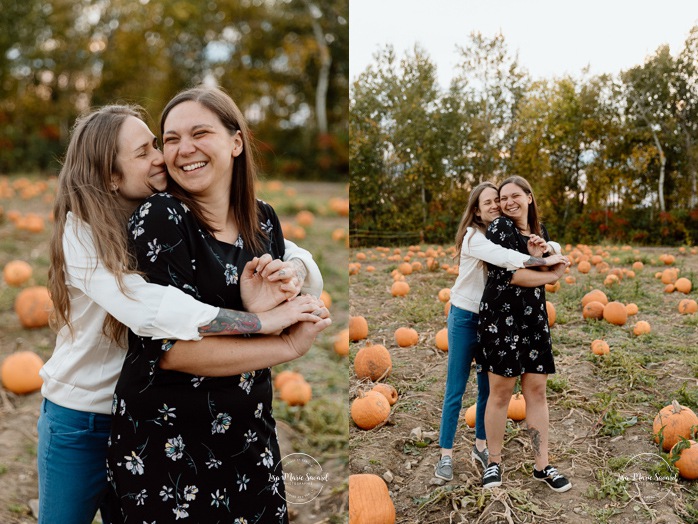 Pumpkin patch engagement photos. Same sex engagement photos. Two women engagement photos. Lesbian engagement photos. Séance photo à la Ferme Marineau. Photographe à Laval. Photographe LGBTQ+ à Montréal. Marineau Farm photoshoot. Laval photographer. Montreal LGBTQ+ friendly photographer.