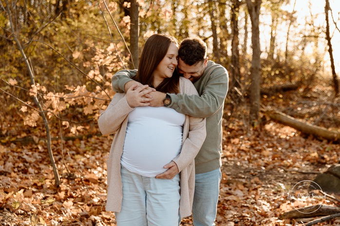 Fall maternity photos. Forest maternity photos. Wood maternity photos. Séance photo au belvédère Camillien-Houde. Photos sur le Mont-Royal. Photographe à Montréal. Montreal photographer.