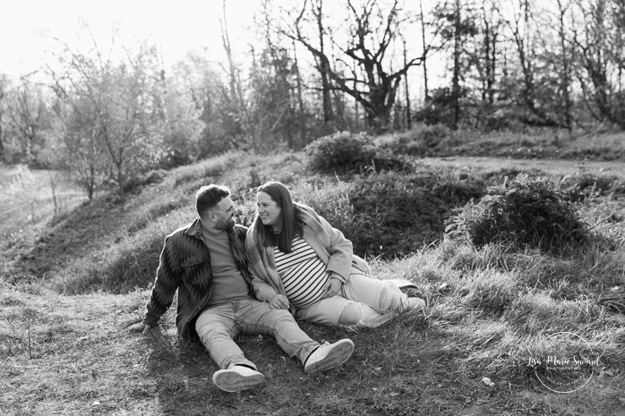 Fall maternity photos. Forest maternity photos. Wood maternity photos. Séance photo au belvédère Camillien-Houde. Photos sur le Mont-Royal. Photographe à Montréal. Montreal photographer.