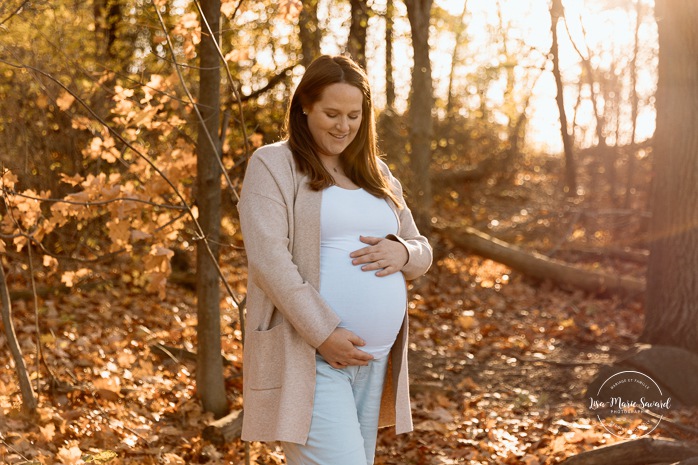 Fall maternity photos. Forest maternity photos. Wood maternity photos. Séance photo au belvédère Camillien-Houde. Photos sur le Mont-Royal. Photographe à Montréal. Montreal photographer.