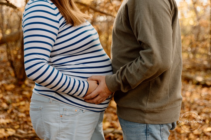 Fall maternity photos. Forest maternity photos. Wood maternity photos. Séance photo au belvédère Camillien-Houde. Photos sur le Mont-Royal. Photographe à Montréal. Montreal photographer.