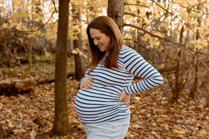 Fall maternity photos. Forest maternity photos. Wood maternity photos. Séance photo au belvédère Camillien-Houde. Photos sur le Mont-Royal. Photographe à Montréal. Montreal photographer.